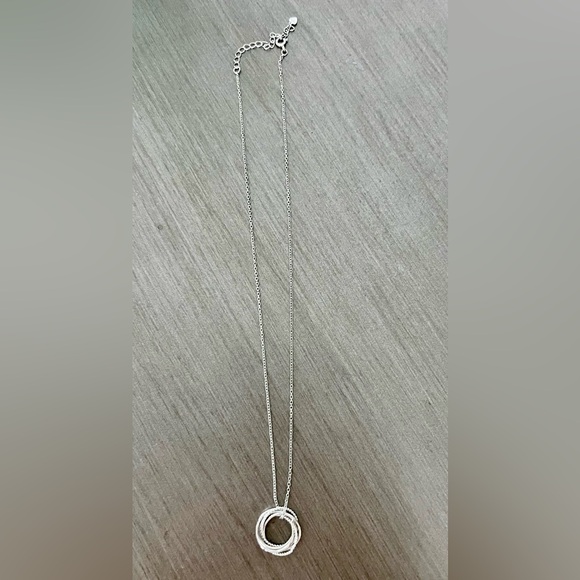 Silver chain with 6 dangling circles - Picture 2 of 3